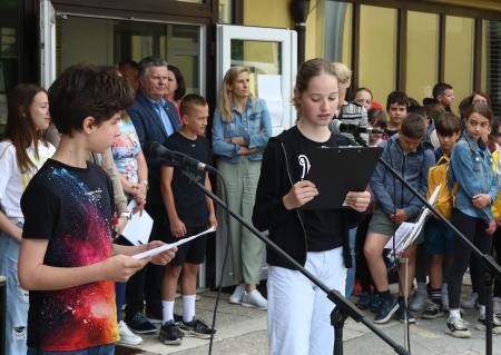 Srečanje generacij v OŠ Cerknica 07 Foto Ljubo Vukelič